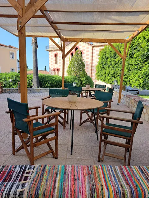 Καφέ το μπακάλικο της Κυριας Ελένης