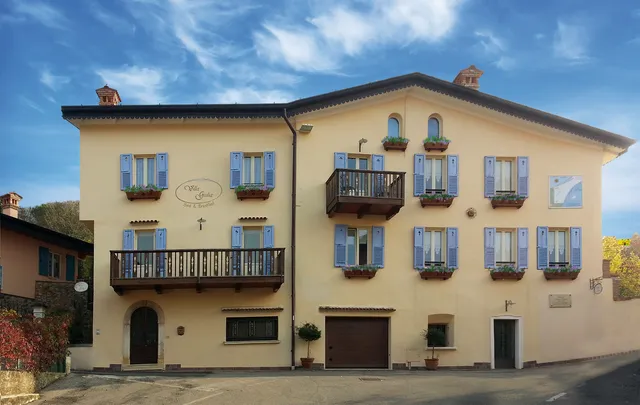 Borgo alla Sorgente, Lago di Garda, antica dimora