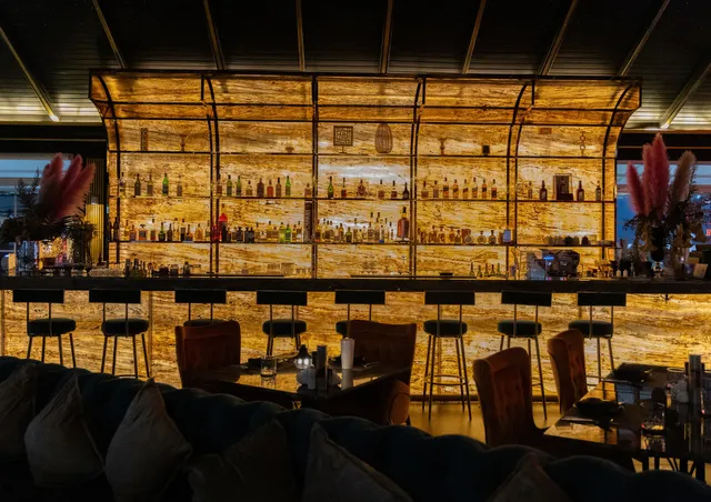 Eden by the Lake : Restaurant & Lounge in Boat Avenue, Phuket