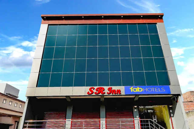 FabHotel SR Inn - Hotel in Gomti Nagar, Lucknow