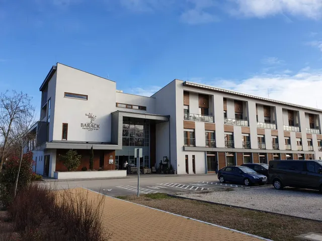 Barack hotel Tiszakécske