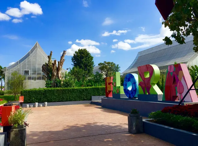 บริษัท เพ ลา เพลิน บูติค รีสอร์ท จำกัด