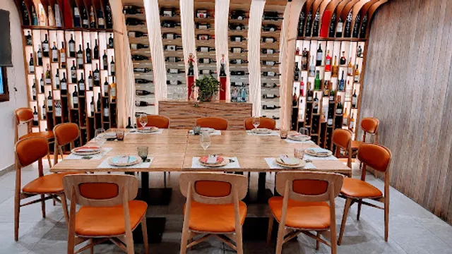 LA TAPICA Restaurante , Carmen & Francisco -