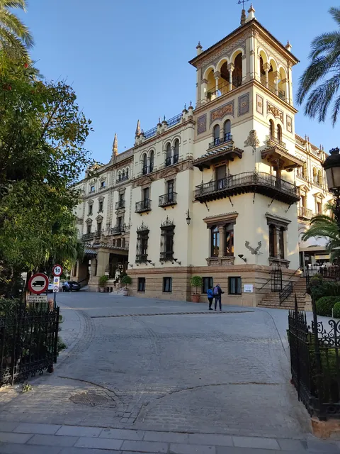 Sevilla Kitsch Hostel Art