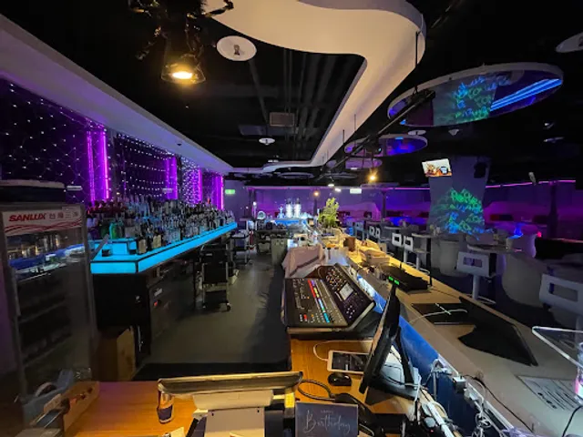 SWAVE BAR 微浮酒吧