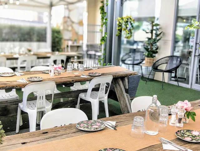 Sandstone & Co Cafe & Restaurant