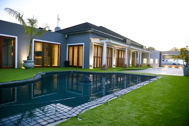 Two Fat Owls Guest House George