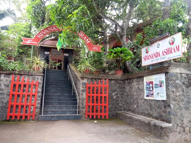 FORT SQUARE HOME STAY