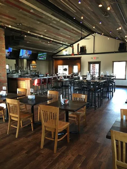 Knuckles Pizza & Sports Bar