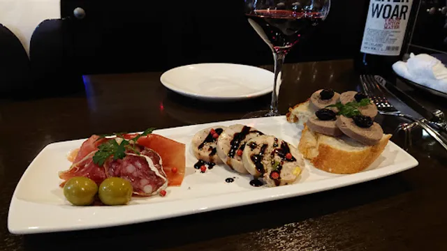 ワインバー バッカス