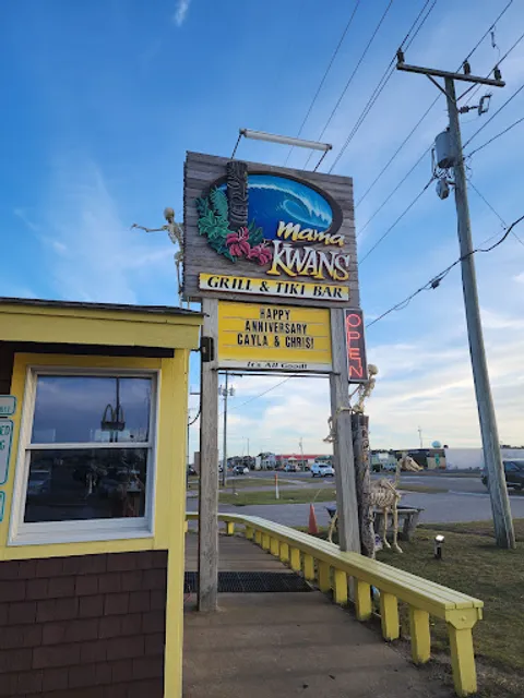 Mama Kwan's Tiki Bar & Grill