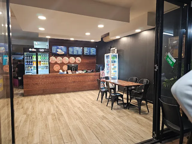 Yumm!!! Gourmet Pizza Kitchen