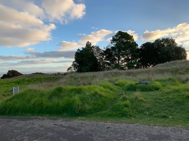 Sir John’s Burial Site, Obelisk