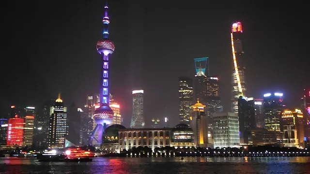 陆家嘴环路名商路