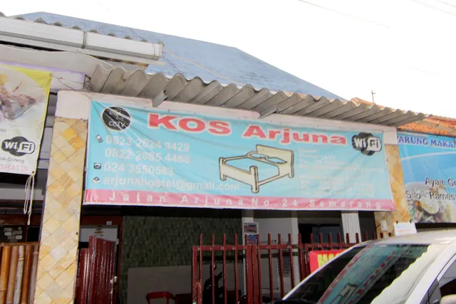 Hostel dan Kedai Arjuna