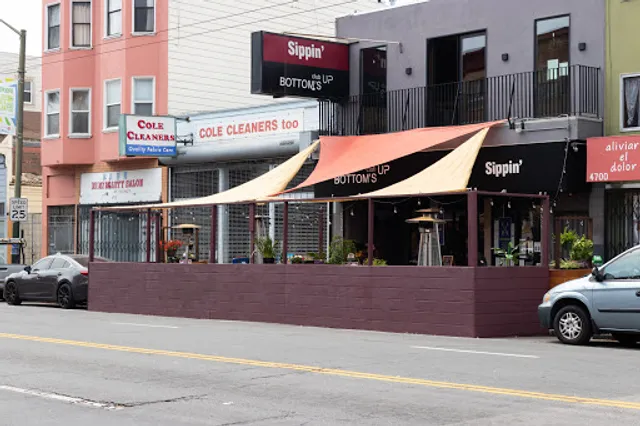 Bottoms Up Bar & Lounge