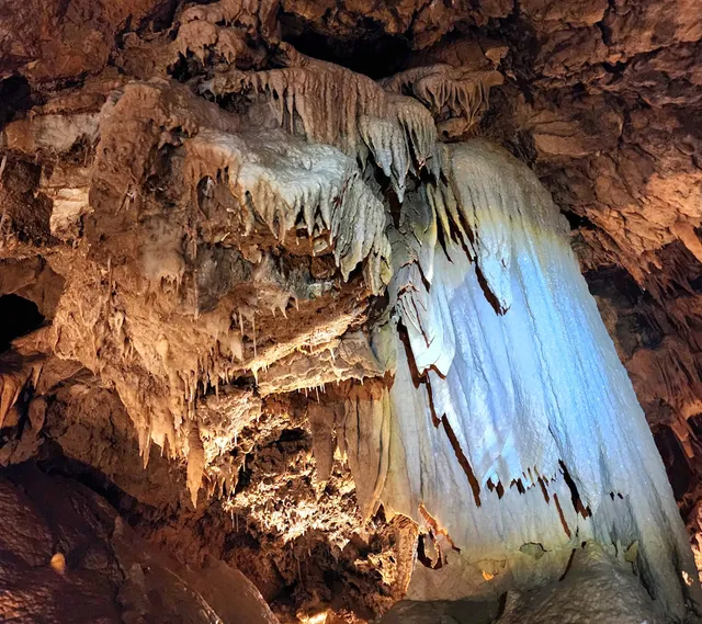 Shasta Caverns Visitor Center
