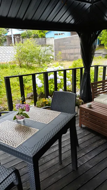 Mikaduki-to-Hotaru (Crescent Moon and Fireflies)