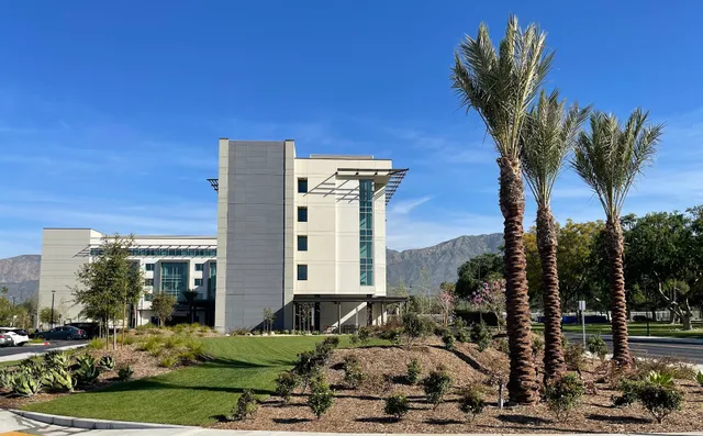 Hope Village Hotel featuring 1913 Restuarant and Bar