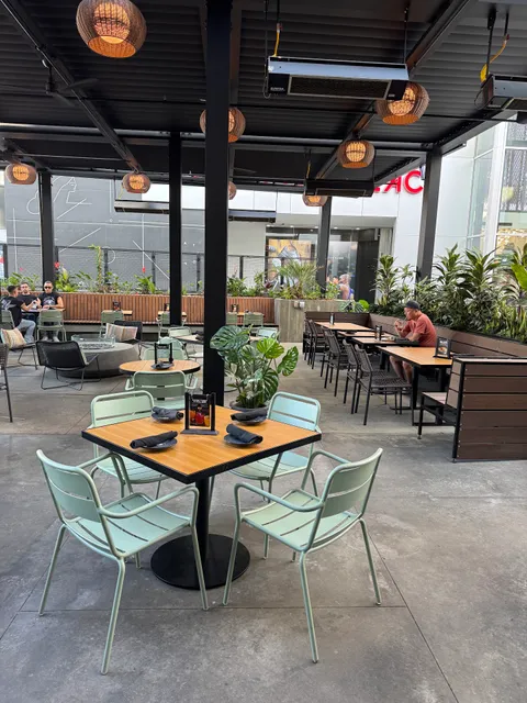 La Popular Hollywood