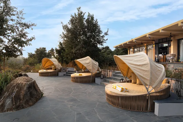 Outpost 12, A Sinali Experience