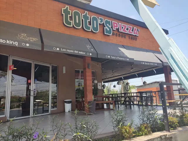 Toto's Pizza • Plaza Morpho