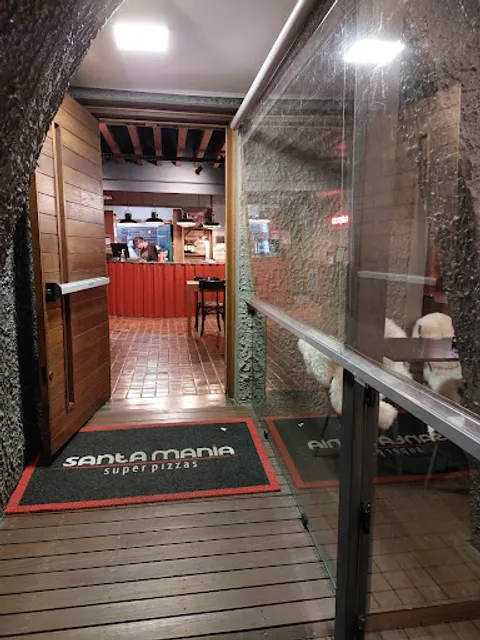 Santa Mania Super Pizzas