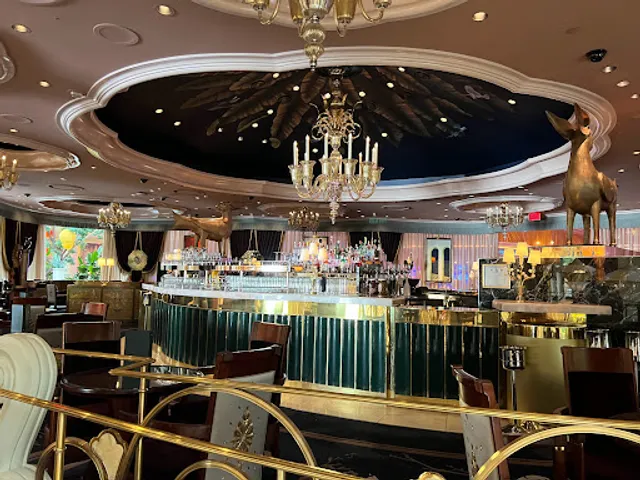 Overlook Lounge, Aperitifs & Spirits