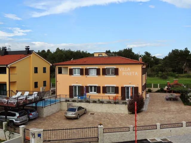 Villa Pineta - private accommodation