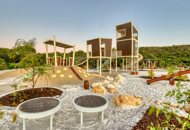 Golden Bay’s Treehouse Cove - Peet