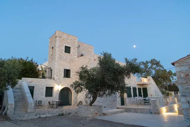 Mani Tsopakas Residences