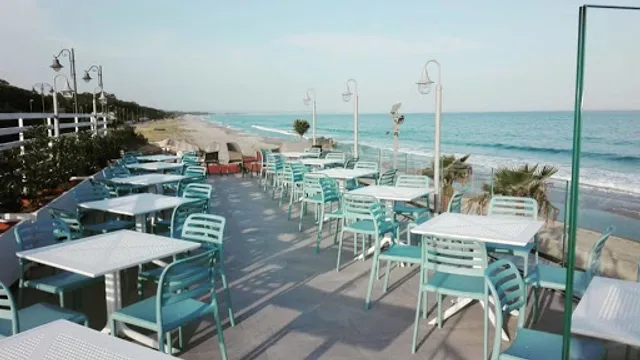 Faro Blu - Ristorante di Pesce - Cocktail Bar- Pizzeria napoletana-Stabilimento balneare
