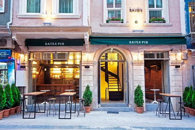Raven Pub and Suites Taksim