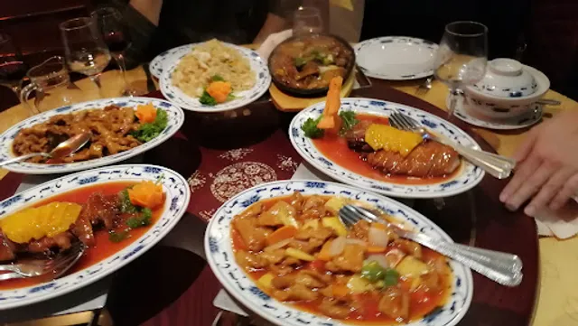 Le China Crystal / Y-F.