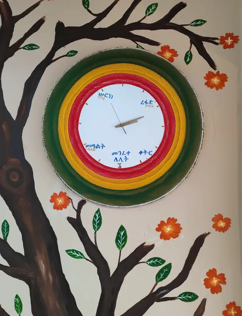 አገልግል ዘመናዊ እና ባህላዊ ምግብ ቤት