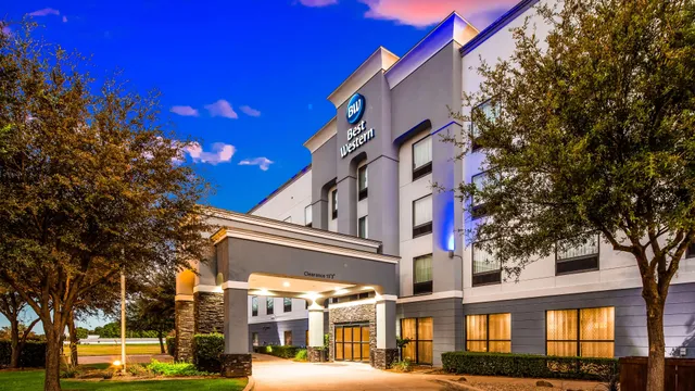 Best Western Golden Prairie Inn & Suites