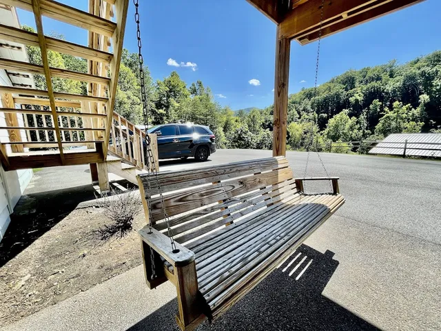 Double L Ranch farmhouse