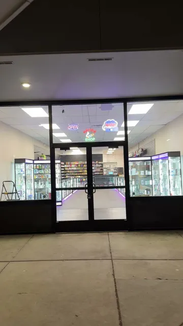 FLY HIGH SMOKE SHOP | VAPES | GLASS | KRATOM