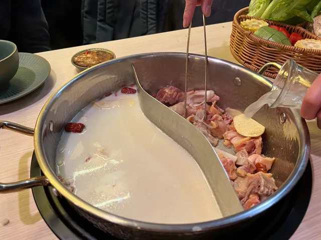 火滾台灣麻辣火鍋專門店-米酒雞店