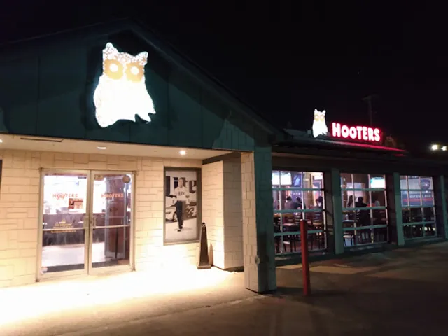 Hooters