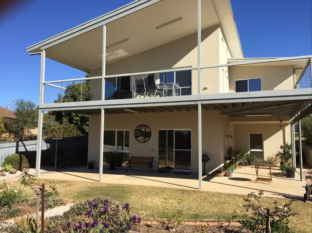 Lyreens Apartment B&B