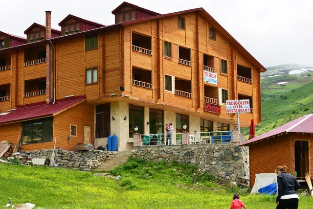 Seven Lakes Hotel and Restaurant