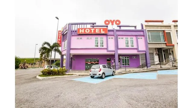 OYO 89677 Sunflower Hotel