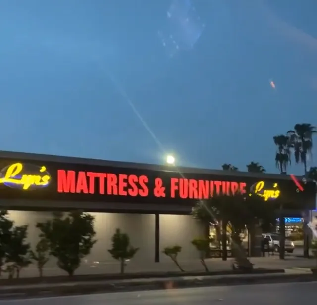 Lyn's Furniture Hialeah