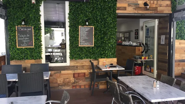 A l'ombre du clocher