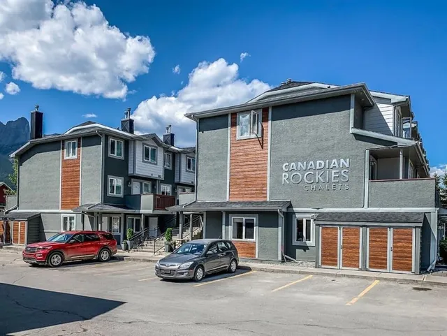 Canadian Rockies Chalets