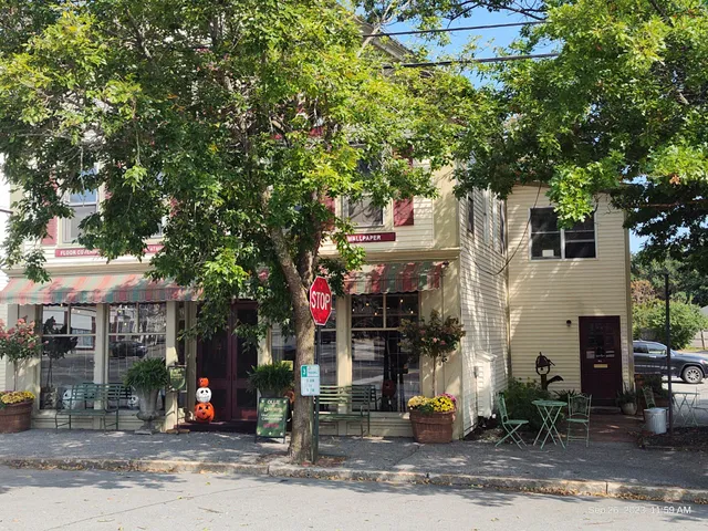 Oxford Hills Mercantile / Ollie and David's