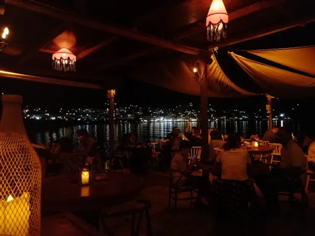 Folie Sifnos. All Day Bar Restaurant