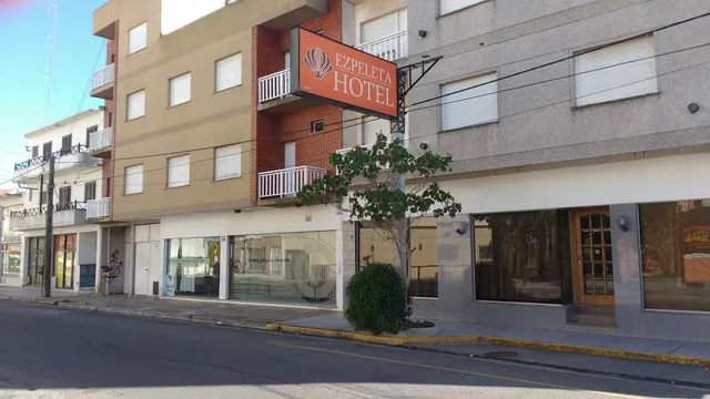 Ezpeleta Hotel