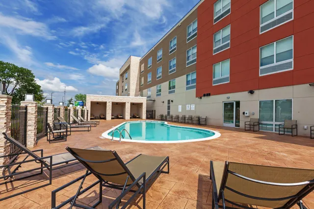 Holiday Inn Express & Suites Tulsa South - Woodland Hills by IHG